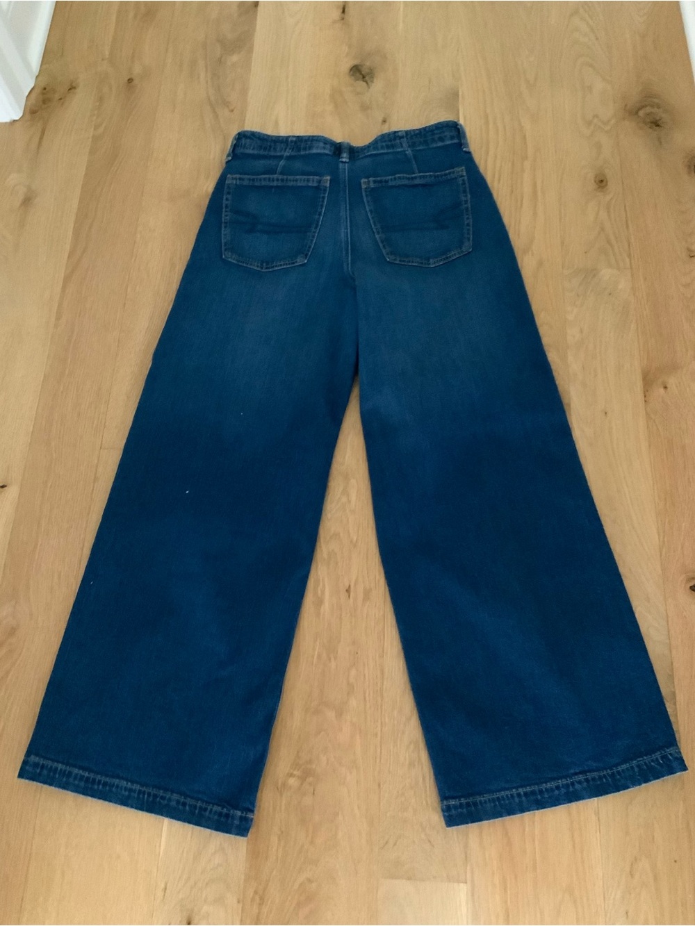 AE Dreamy Drape Strigid Low-Rise Ultra Wide-Leg Jean - Picture 4 of 8